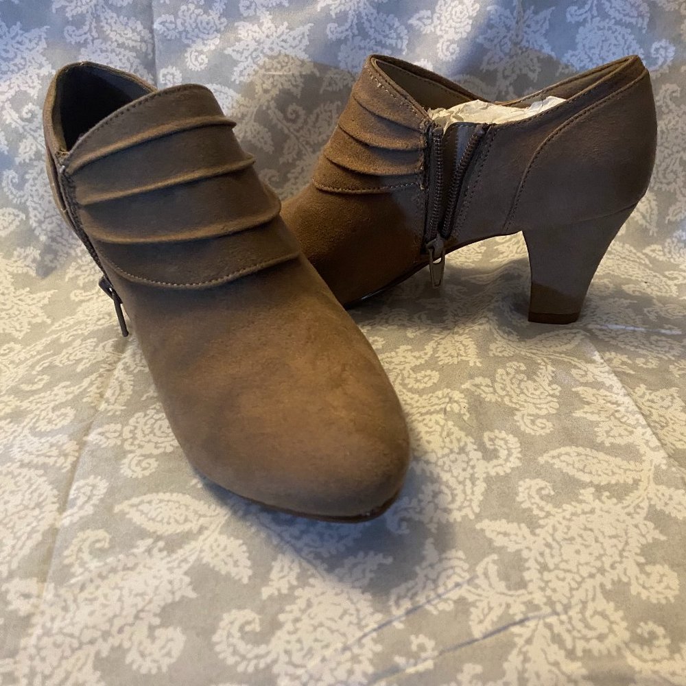 X-Appeal Marcy Taupe Color Size 8 Solid Heel Suede